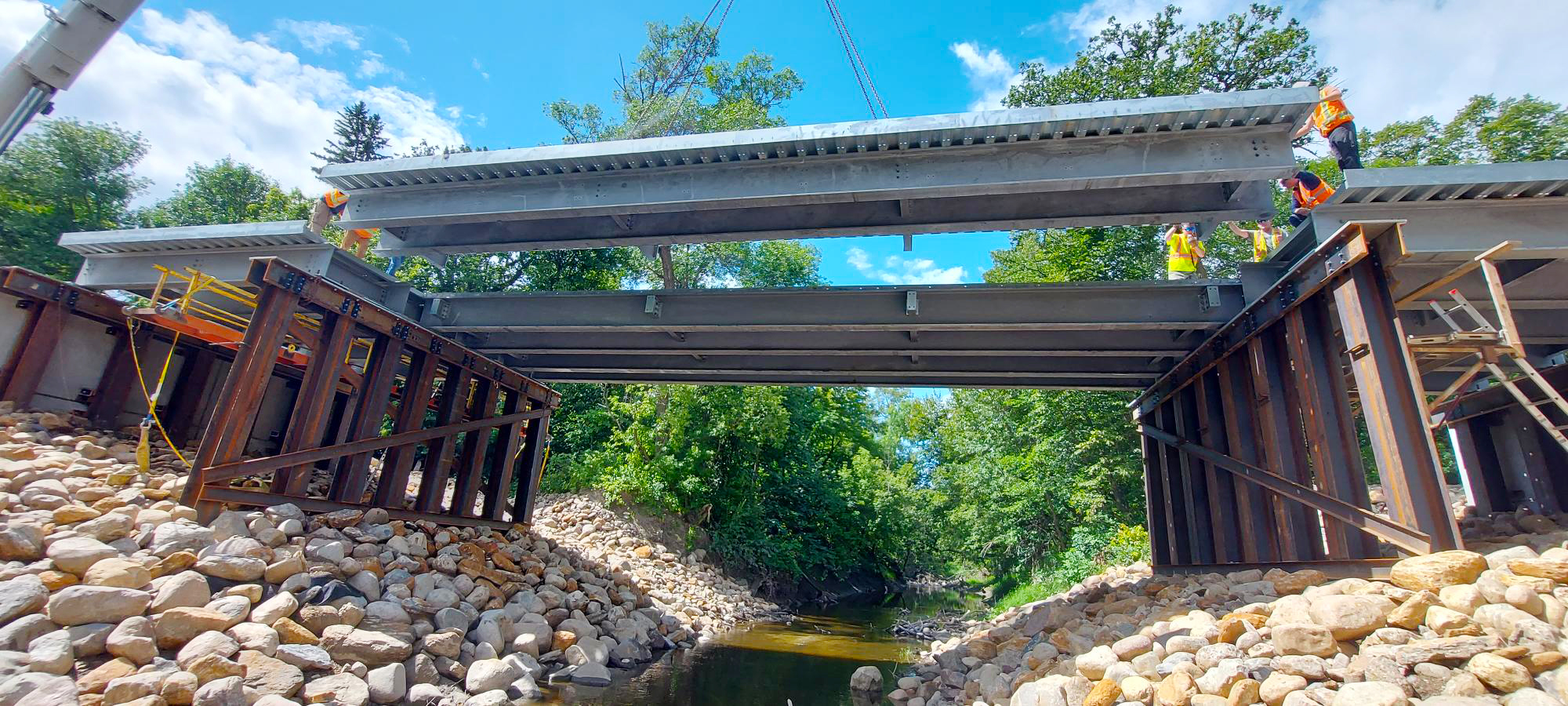 Armtec: Dufferin Abbott Triple-Span Bridge-in-a-Box®. Project Image 2
